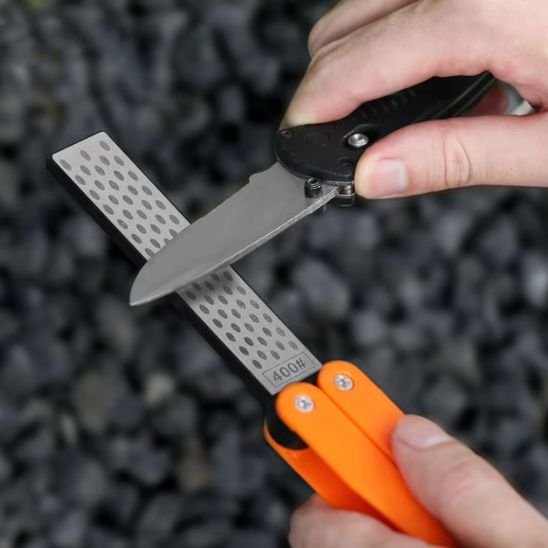 Aiguiseur à couteaux : tout savoir pour garder vos lames au top