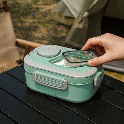 Lunch box petite verte avec petit compartiments pratique