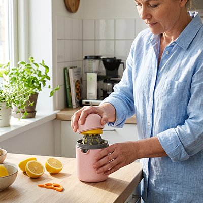 Presse agrumes facile de se faire un jus d'orange frais